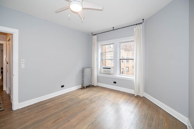 Building Photo - 536 1/2 W Cornelia Ave