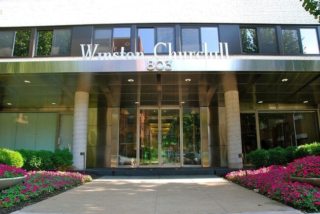 Building Photo - {803 #604} Churchill Condo Located on the County Club Plaza + In-Unit W/D + Parking Included