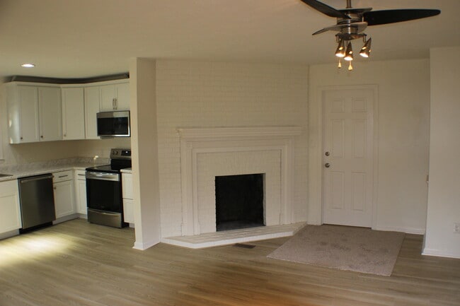 Building Photo - 3193 Carriage Ln
