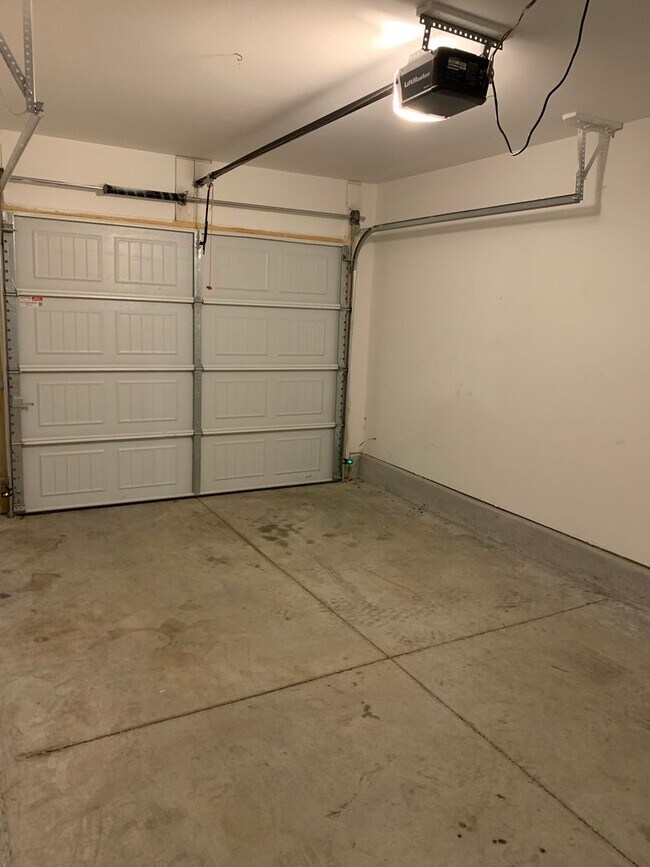 Building Photo - COMING SOON: Newer build in Duenweg!!   3bd/2ba with one car garage. Large primary bedroom with t...