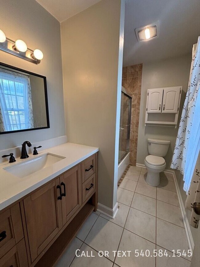 Building Photo - 136 Grimes St