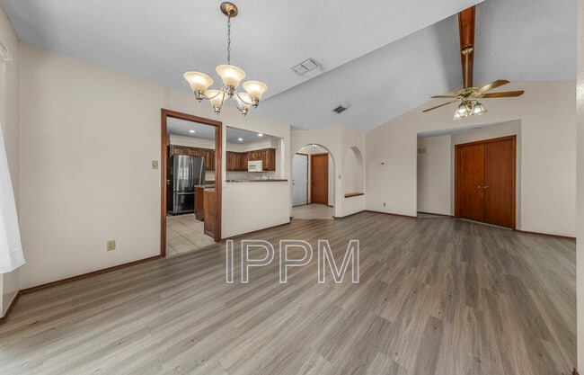 Building Photo - 138 Willow Cir