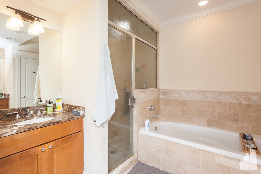 Building Photo - 2708 N Lehmann Ct