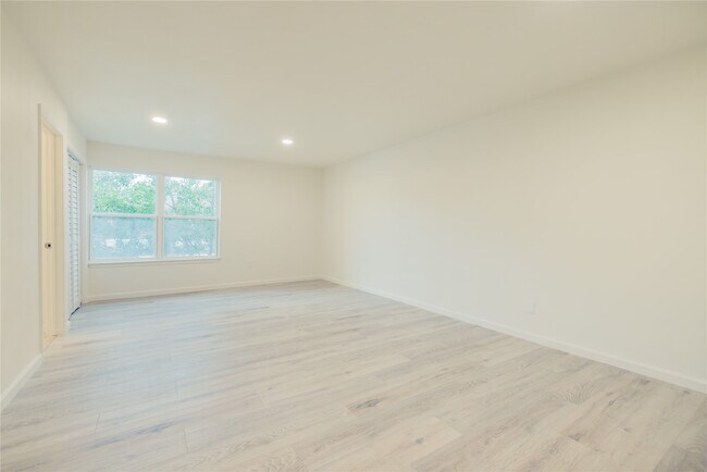 Building Photo - 12553 Wellington Park Dr