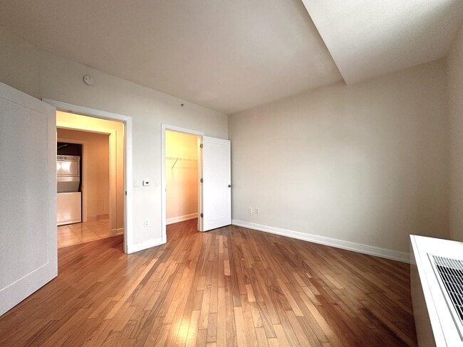 Building Photo - 105 Greene St