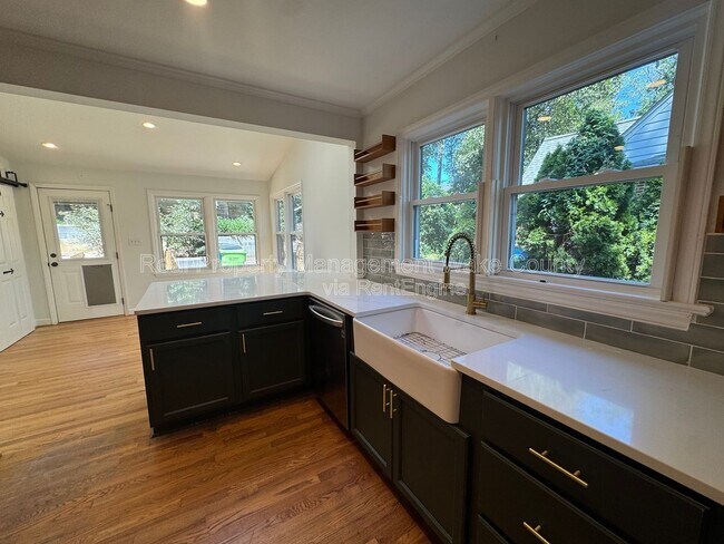 Building Photo - 3018 Medlin Dr