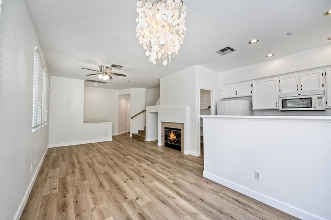 Building Photo - Cozy Condo  Saxony at Encinitas Ranch