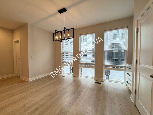 Building Photo - 1021 S Taylor Ct