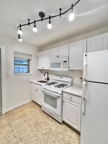 Building Photo - 1614 NE 7th St