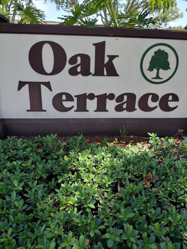 Building Photo - 4524 Oak Terrace Dr