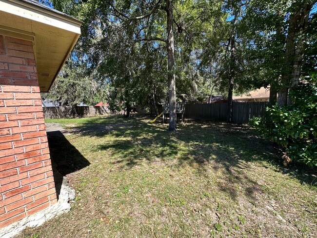 Building Photo - 886 Darrow Ln