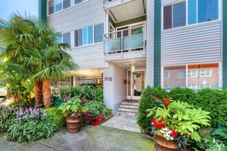 Building Photo - Capitol Hill Urban Living