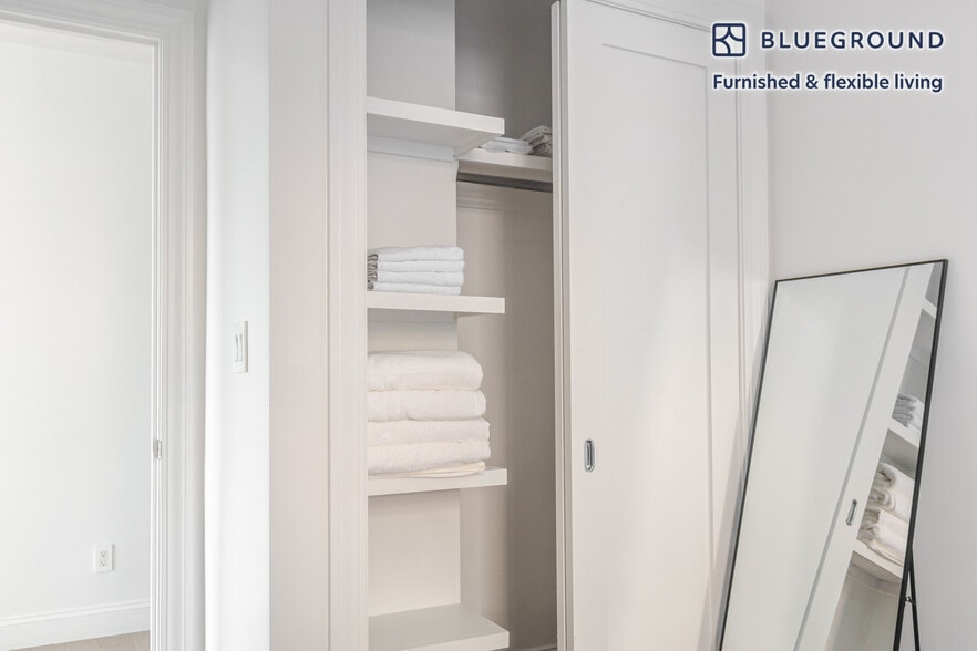 Building Photo - 915 West End Ave