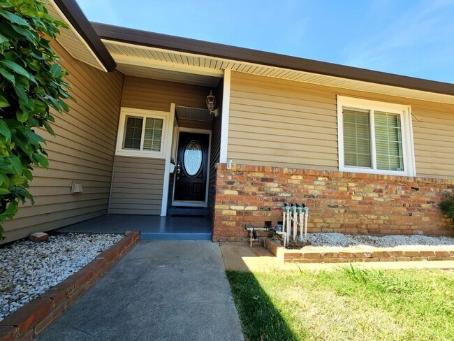 Building Photo - Rancho Cordova 3 Bedroom 2 Bath
