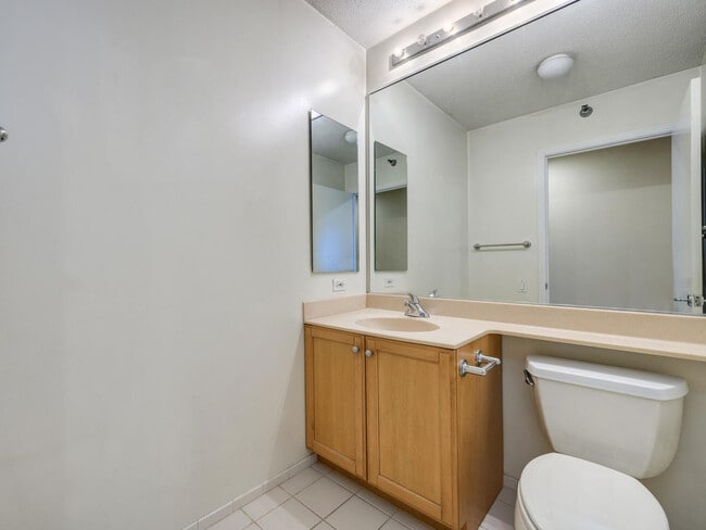 Building Photo - 400 N La Salle Dr