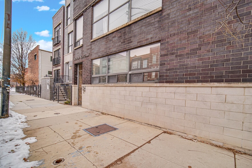 Building Photo - 1424 W Grand Ave