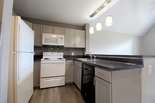 Building Photo - 1348 Hunters Rd