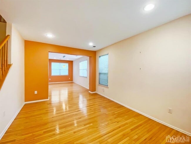 Building Photo - 48 Berkshire Way