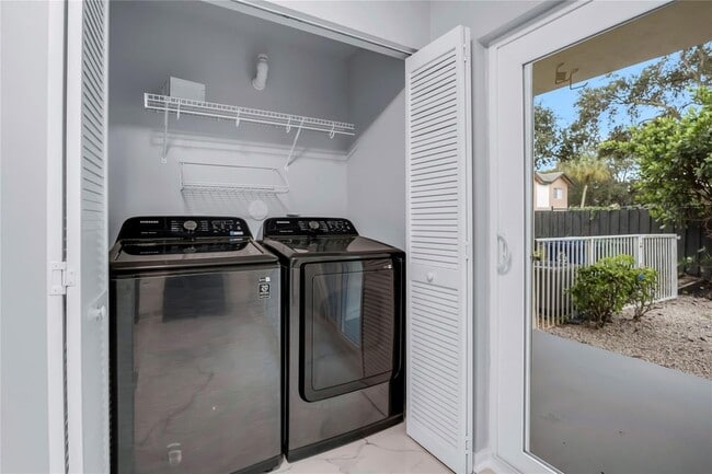 Building Photo - 9808 NW 56th Pl