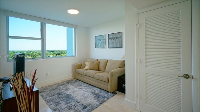 Building Photo - 2641 N Flamingo Rd