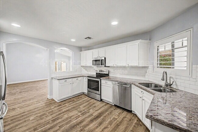Building Photo - 3296 E Warbler Rd