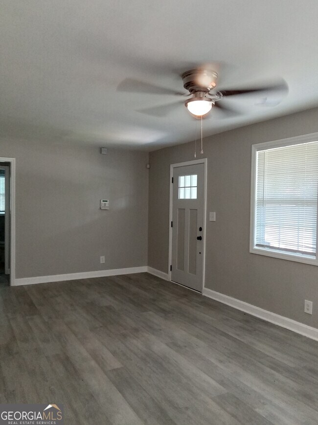 Building Photo - 2506 Eastwood Dr