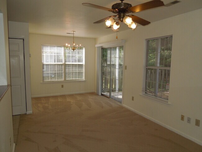 Building Photo - York County Tabb District Townhome.