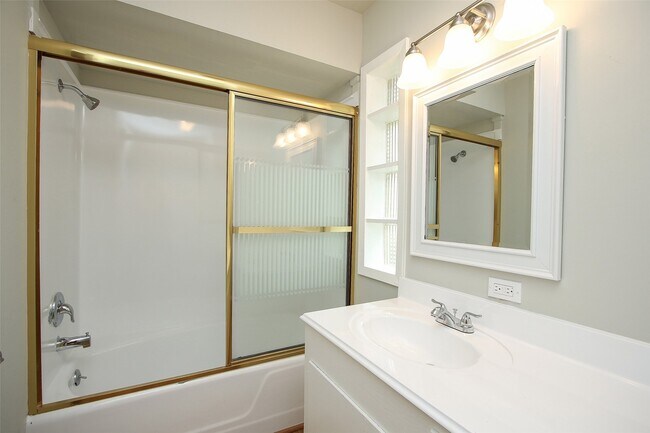 Building Photo - 30115 Misty Meadow Dr