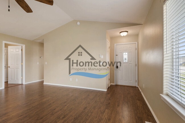 Building Photo - Spacious 3 Bedroom 2 bath Corner Lot Home with Private Fenced Backyard