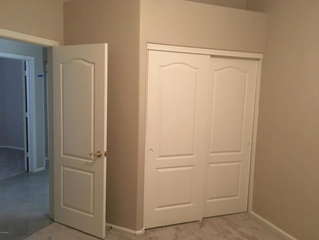 Building Photo - 528 E Cantebria Dr