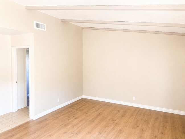 Building Photo - Beautiful Single-Story Home in the Desirable San Carlos Neighborhood