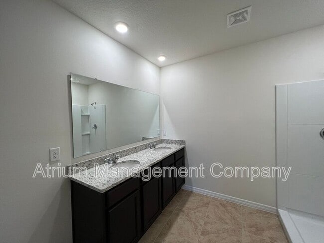 Building Photo - 2711 Rowan St