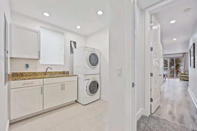 Building Photo - 873 S Atlantic Ave