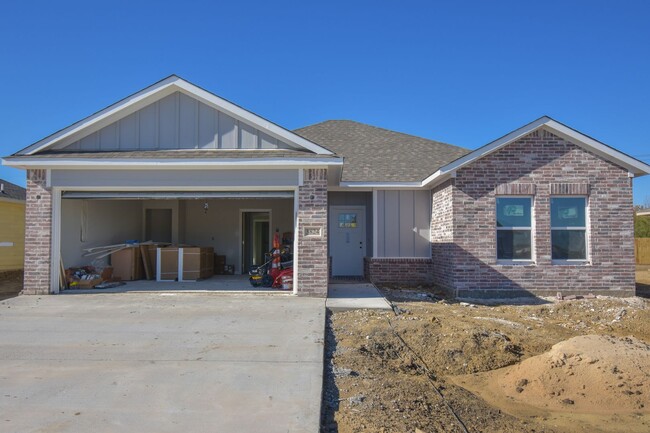 Building Photo - 3 BR/2 BA in Corsicana!