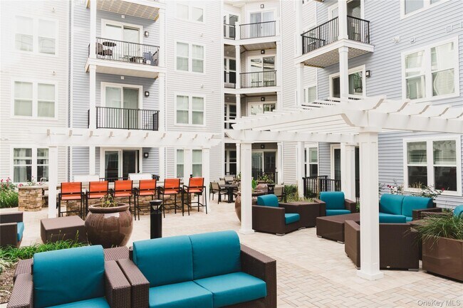 Building Photo - 116 Searing Ave