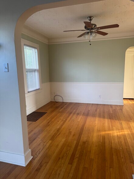 Dining room - 166 Jewell St