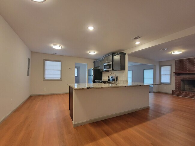 Building Photo - 5256 Eubanks Dr