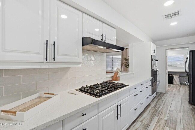 Building Photo - 8614 E Jackrabbit Rd