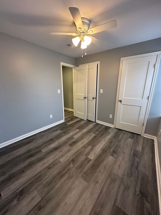 Building Photo - Section 8 Approved. Beautiful 4 bed, 1.5 house for rent