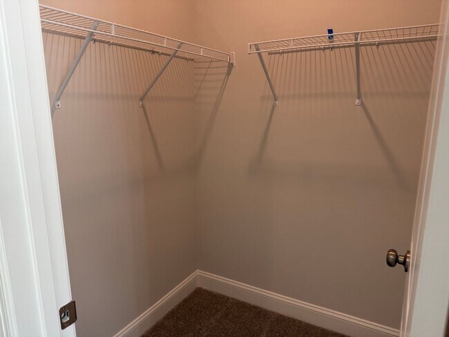 Building Photo - Brand New 5 Bedroom 3 Bathroom Single Fami...