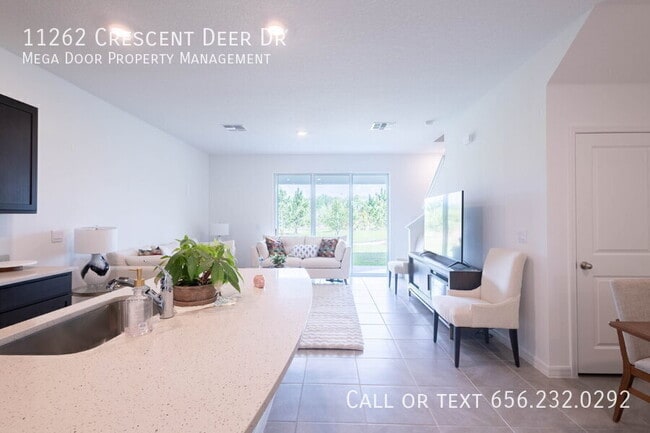 Building Photo - 11262 Crescent Deer Dr