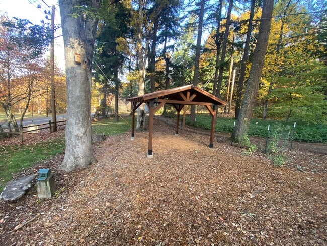 Building Photo - 1 Bedroom, 1 Bath + Bonus space | Hood River