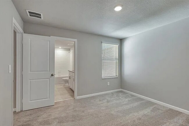 Building Photo - 5788 SE Edgewater Cir