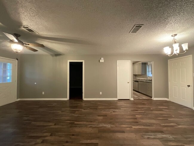Building Photo - 112 Clarence Ave