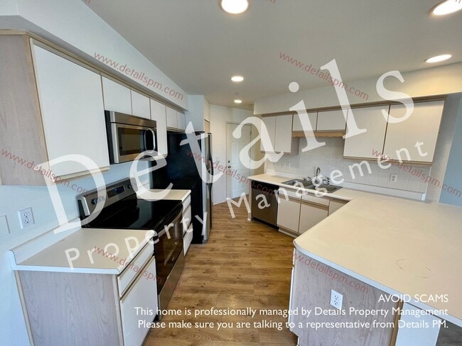 Building Photo - **APPLICATIONS PENDING** 3 BR Top Floor View Condo. Incl W/S/G