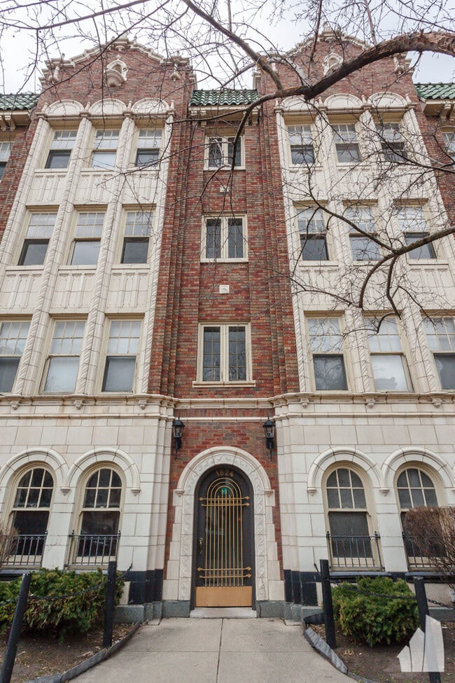 Building Photo - 1824 N Lincoln Park W