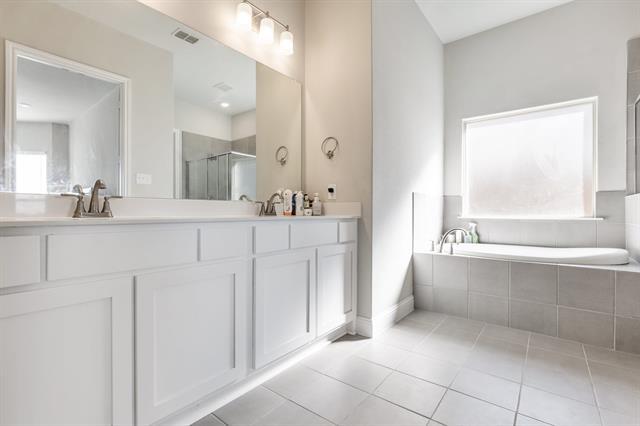 Building Photo - 10401 Trail Ridge Dr