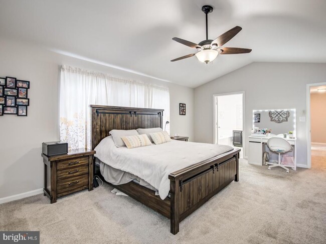 Building Photo - 15744 Beau Ridge Dr