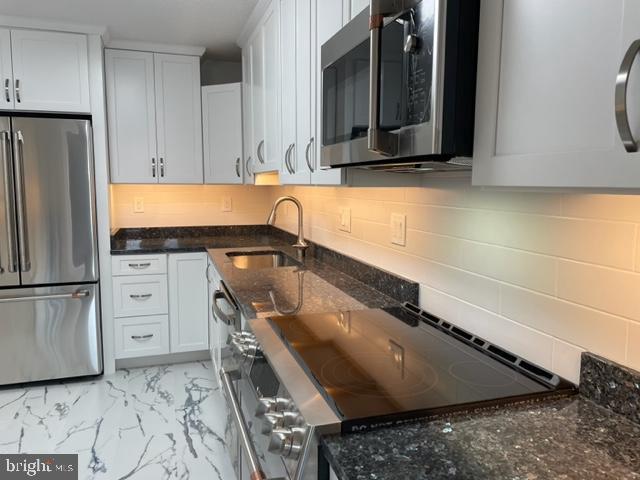 Building Photo - 205 Yoakum Pkwy