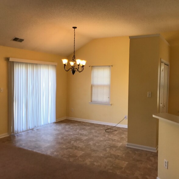 Building Photo - 13973 Dingess Rd